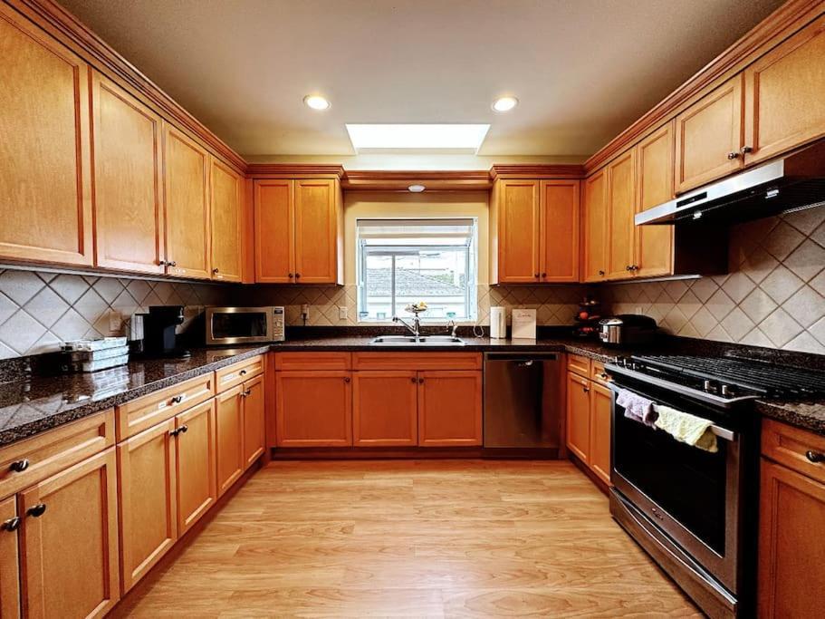 Super Cosy 8Bed & 6Bath In Vancouver Heart Near To Airport And Downtown Exterior foto