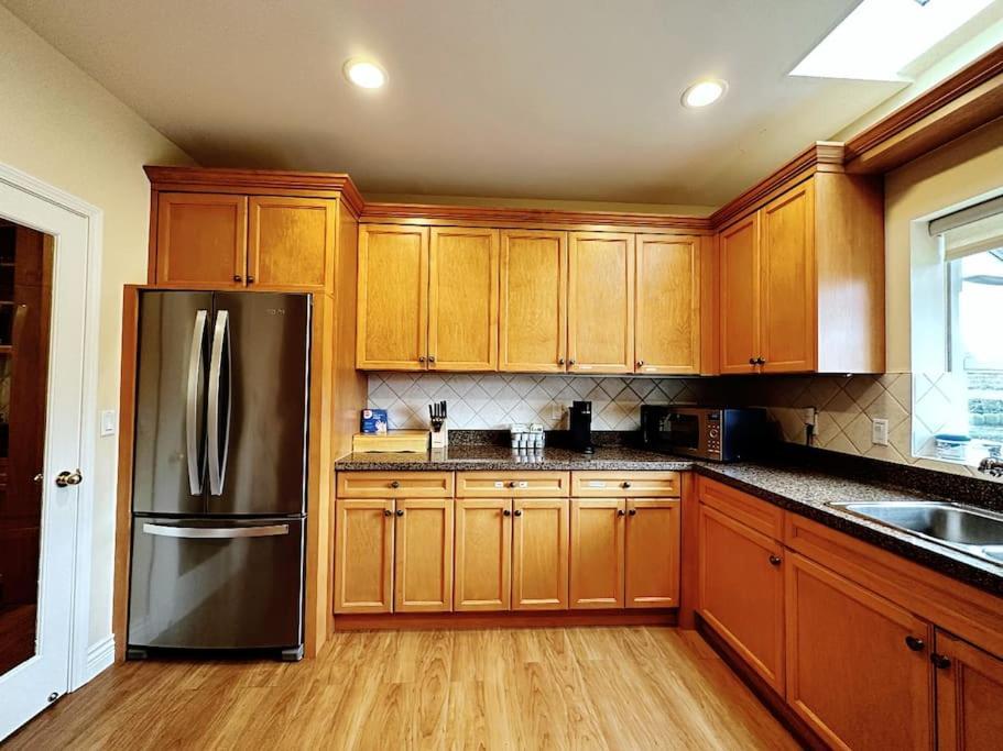 Super Cosy 8Bed & 6Bath In Vancouver Heart Near To Airport And Downtown Exterior foto